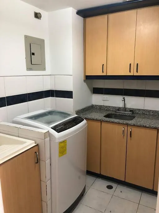 Apartamento Pequeno Y Acogedor Muy Bien Ubicado. Quito